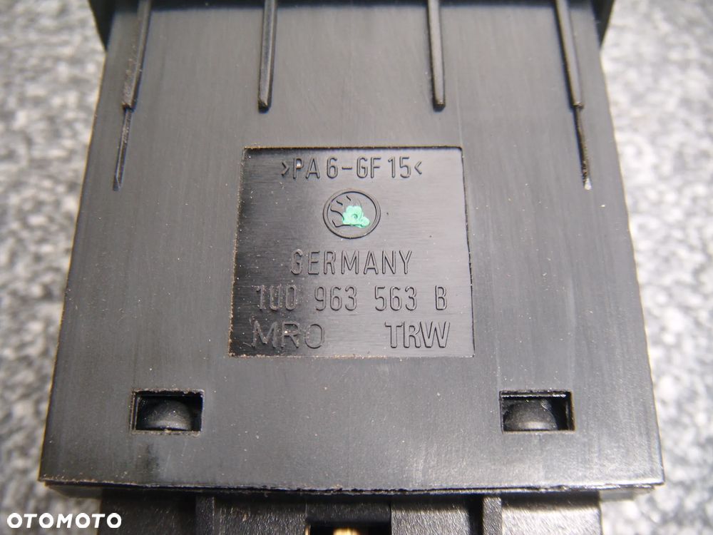 skoda octavia 1 lift 03r  przełącznik grzania foteli  1u0963563b - 2