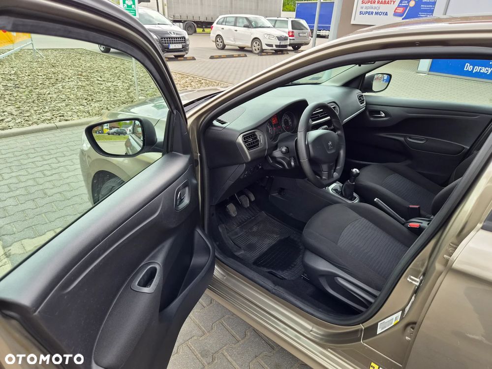 Peugeot 301 1.2 Pure Tech Active - 11