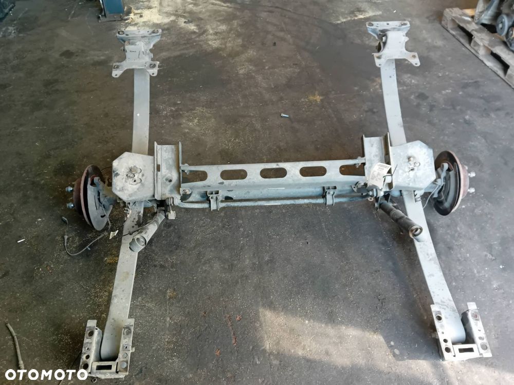 BELKA / SANKI TYŁ RENAULT MASTER III - 6