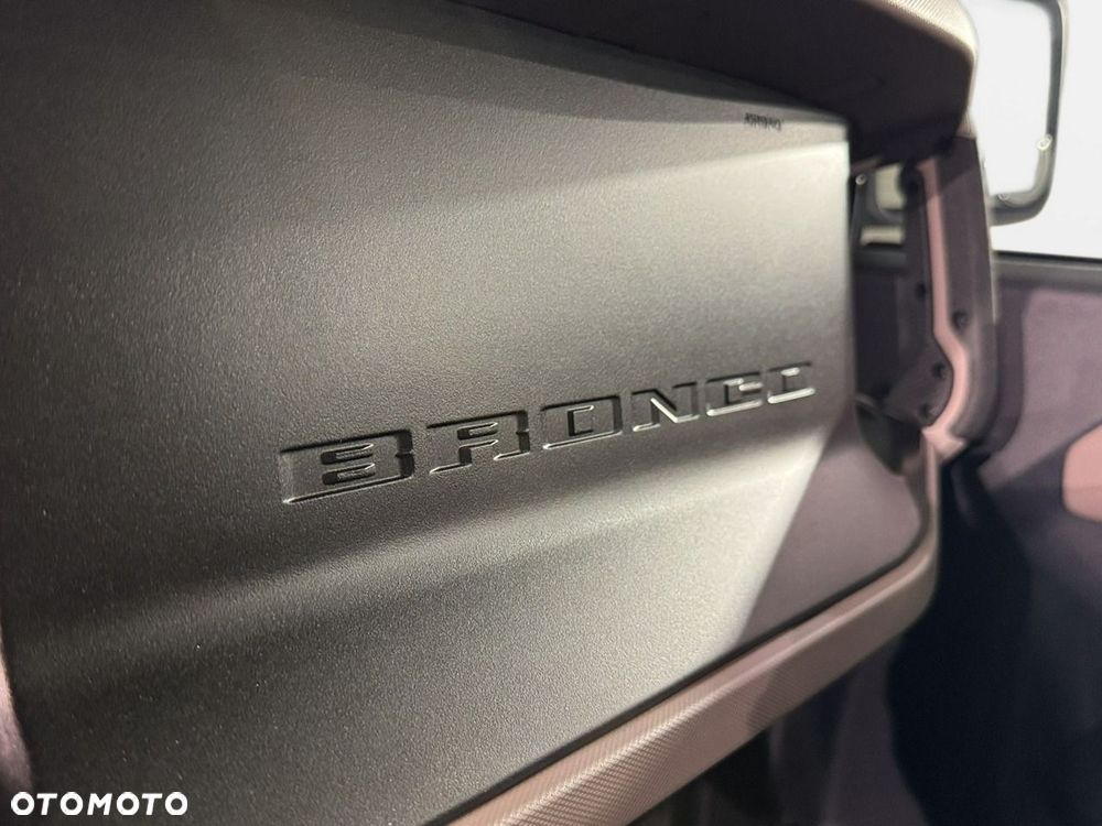 Ford Bronco - 32
