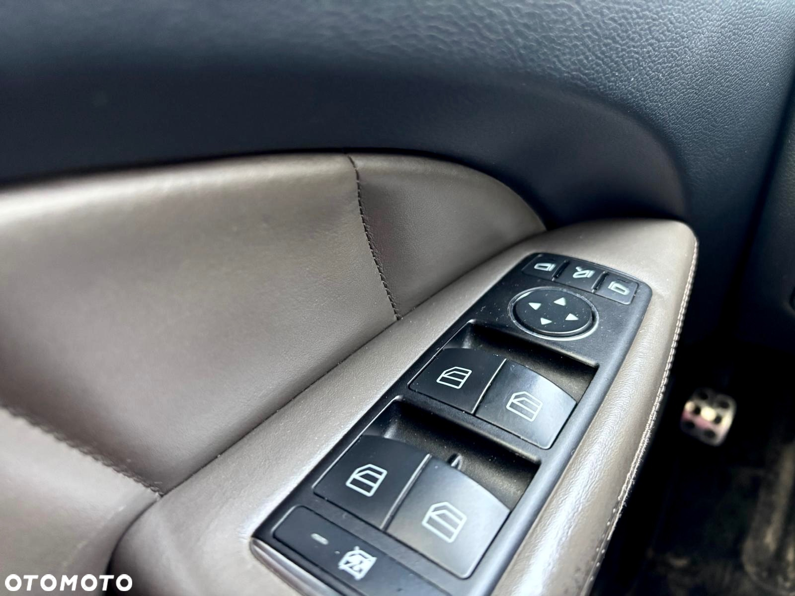 Mercedes-Benz CLS 350 CDI 4-Matic BlueEff - 25