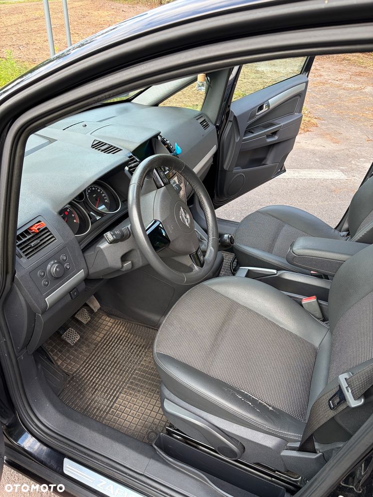 Opel Zafira - 10