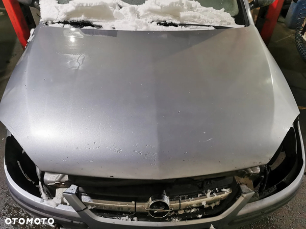 Maska Opel Corsa C 2004