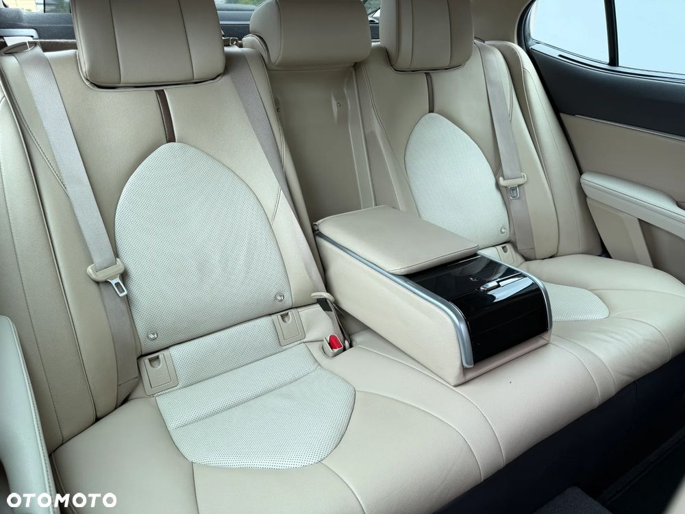 Toyota Camry 2.5 Hybrid Executive CVT - 29