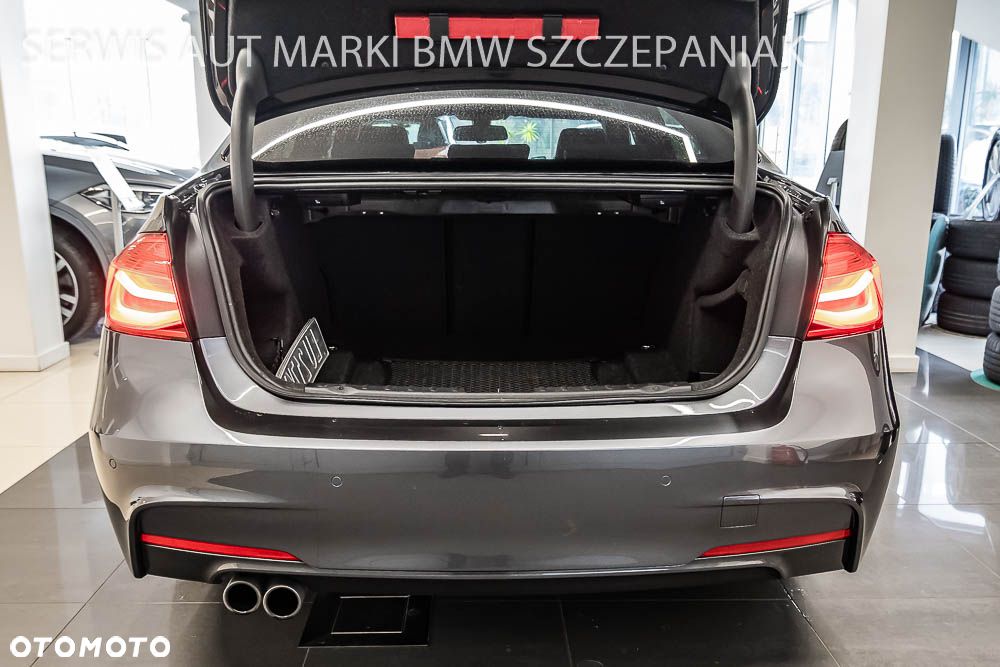 BMW Seria 3 330i M Sport - 26