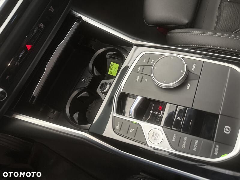 BMW Seria 3 320d xDrive mHEV - 17