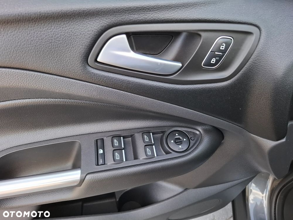 Ford Kuga 1.5 EcoBoost 2x4 Titanium - 22