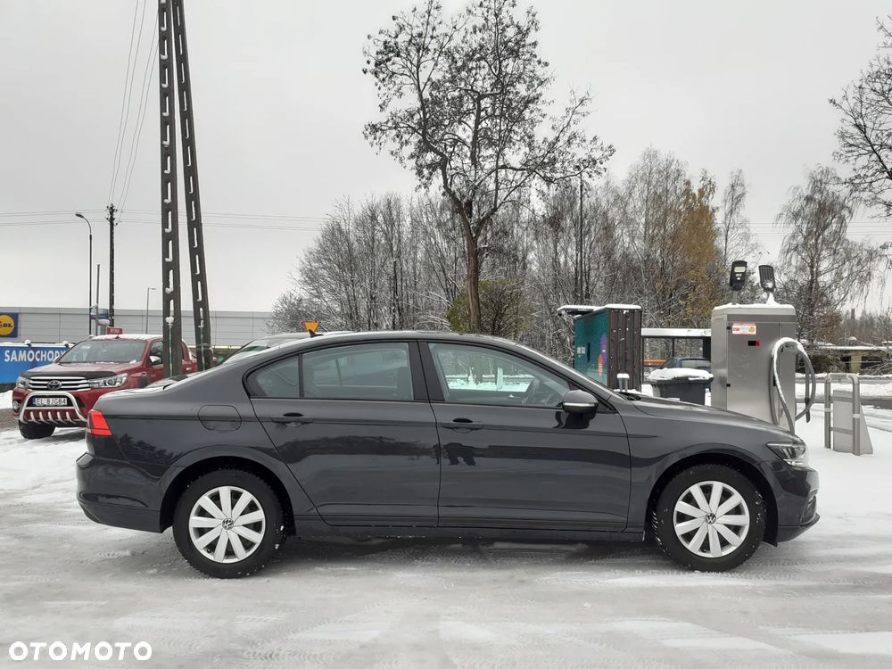 Volkswagen Passat - 8