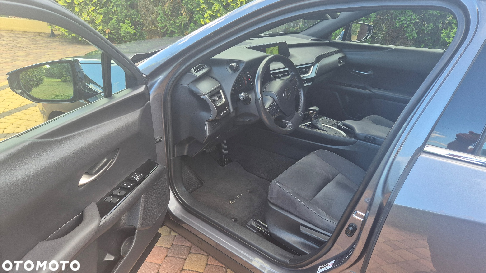 Lexus UX 250h Business Edition - 8