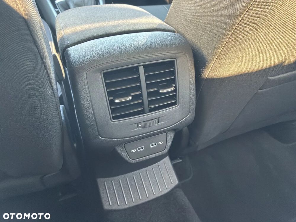Volkswagen T-Roc - 28