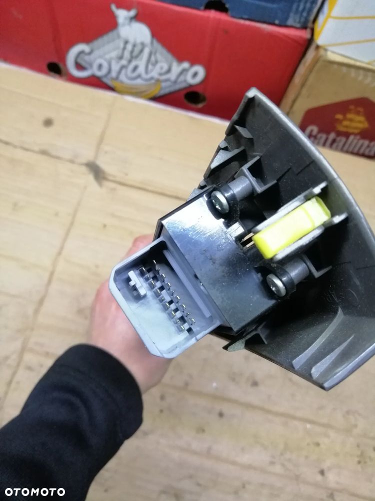 Toyota Prius II panele sterowania szyb komplet - 12