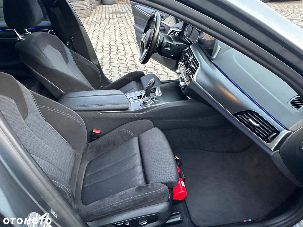 BMW Seria 5 520d xDrive - 10