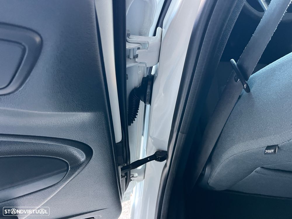 Ford Fiesta 1.4 TDCI Champions Edition - 19