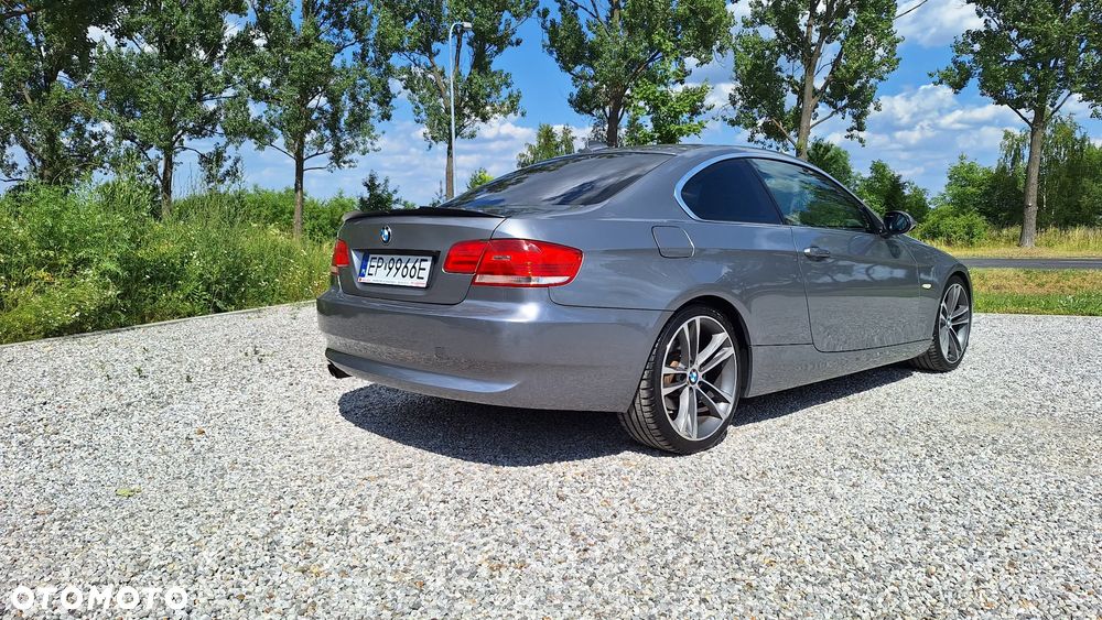BMW Seria 3 325i - 4