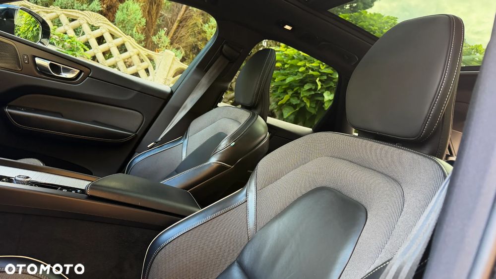 Volvo XC 60 B4 D Ultimate Dark - 21