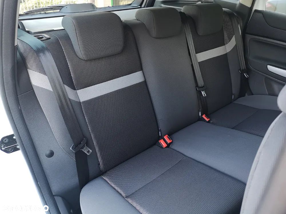 Ford Kuga 2.0 TDCi 2x4 Trend - 24
