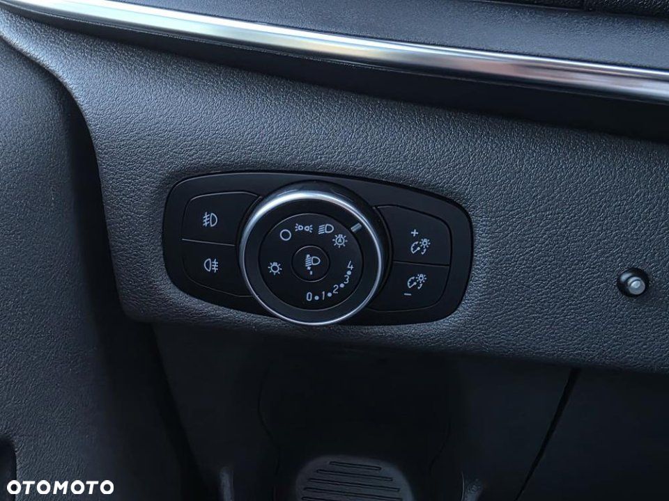 Ford Tourneo Custom - 31
