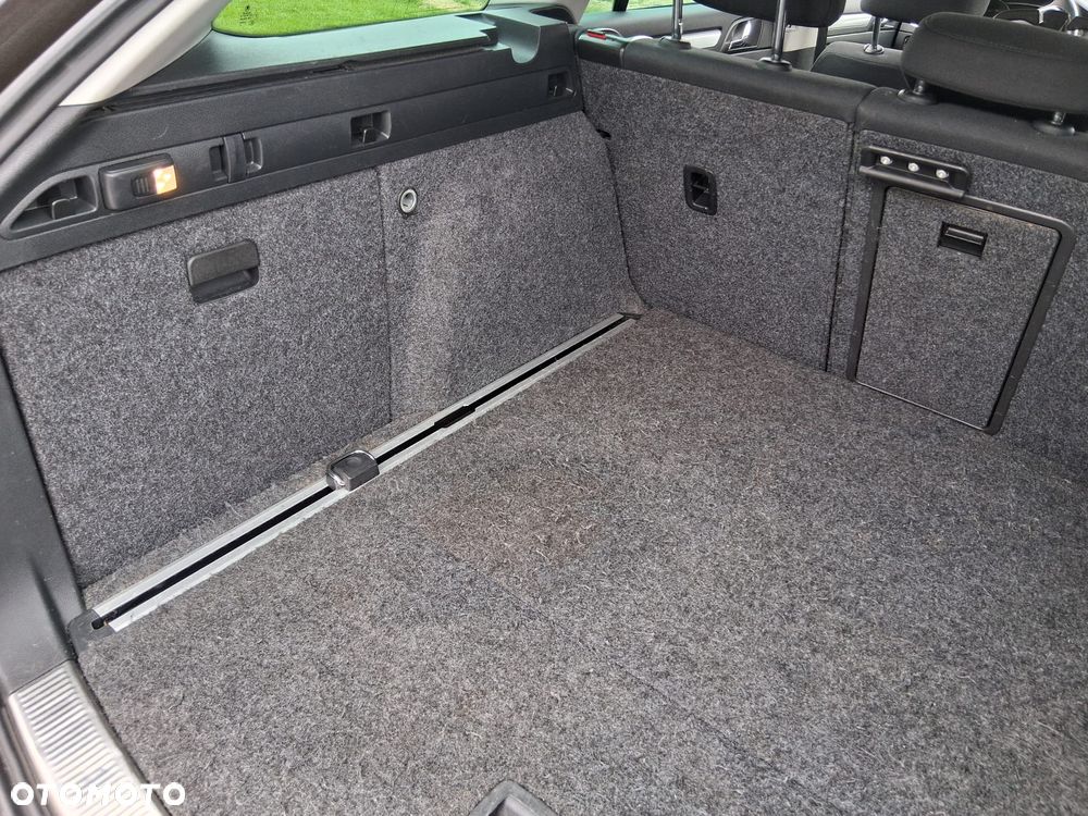 Skoda Superb 2.0 TDI DSG Elegance - 35