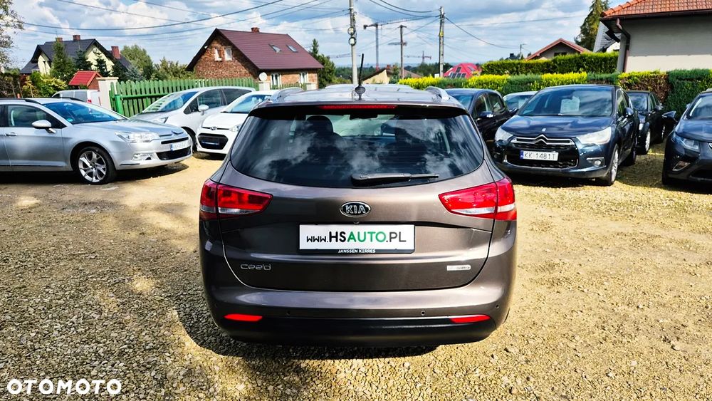 Kia Ceed 1.6 GDI ISG SW Platinum Edition - 16