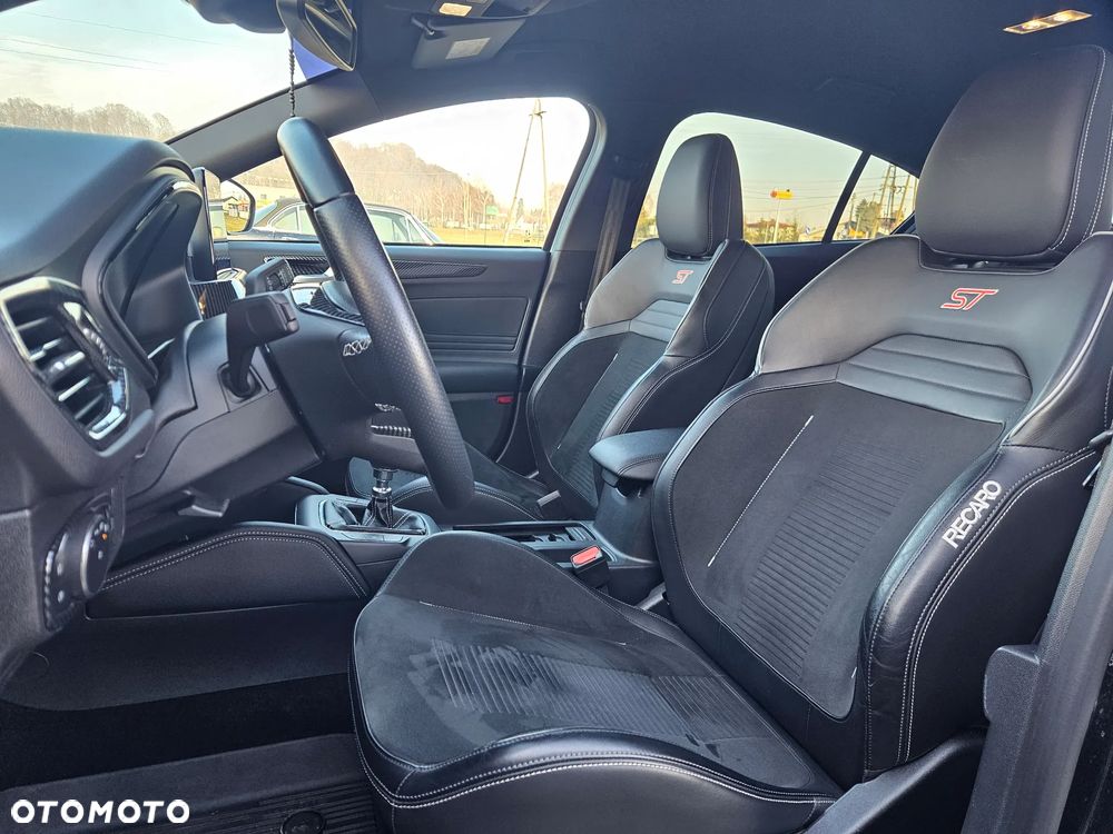 Ford Focus 2.3 EcoBoost S&S ST Edition - 34