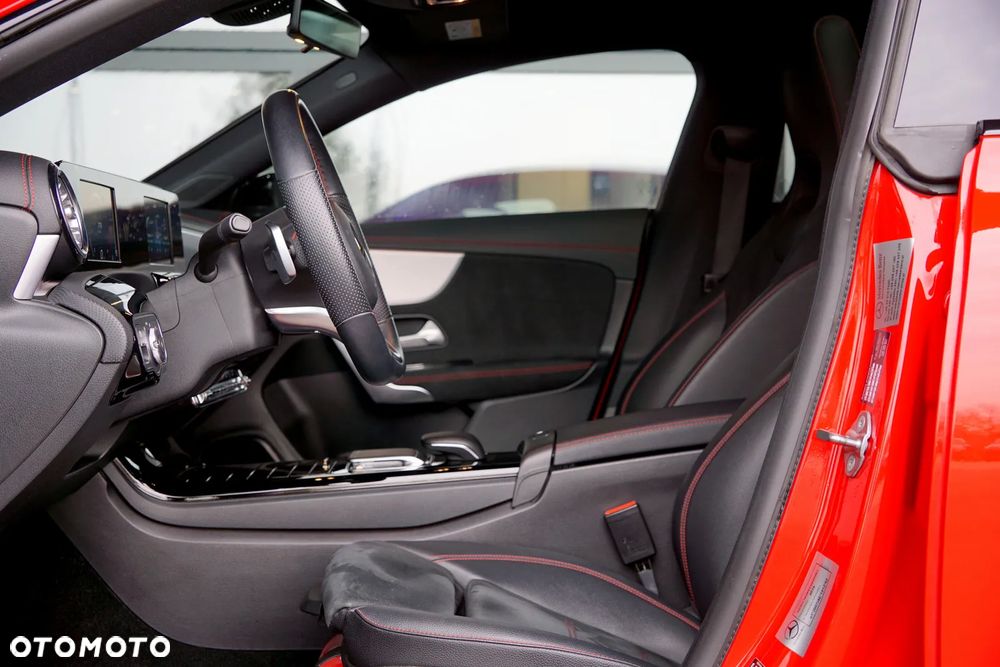 Mercedes-Benz CLA 180 7G-DCT AMG Line - 18