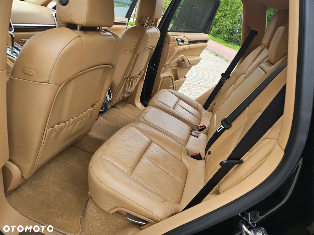 Porsche Cayenne - 23