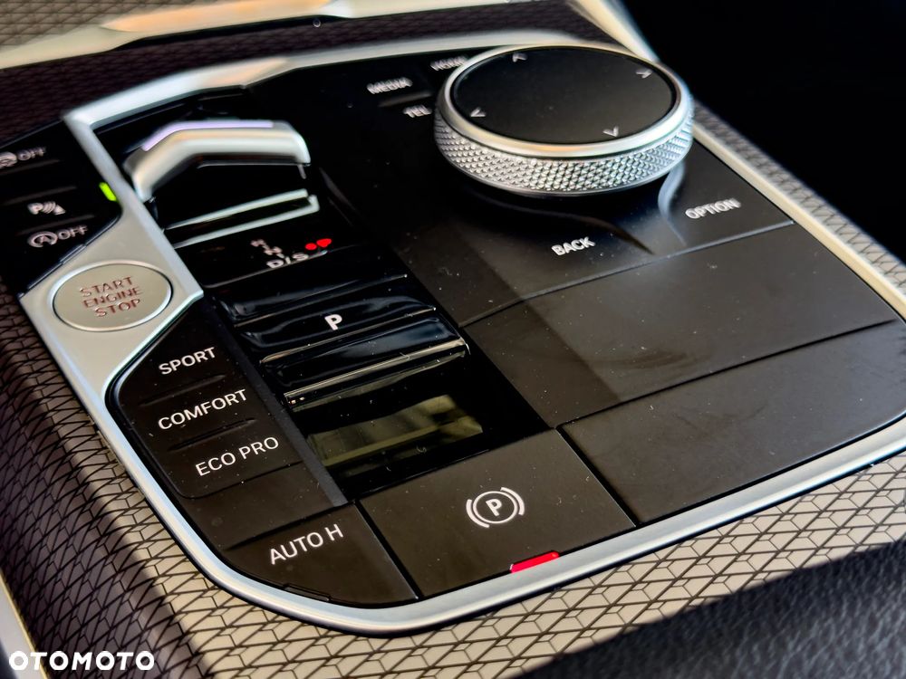 BMW Seria 3 318i Touring M Sport - 34