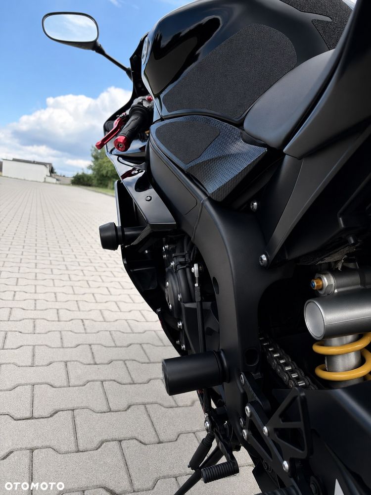 Yamaha R1 - 6