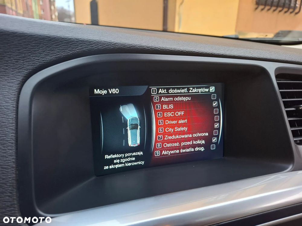 Volvo V60 D6 AWD Plug-in Hybrid R-Design Summum - 22