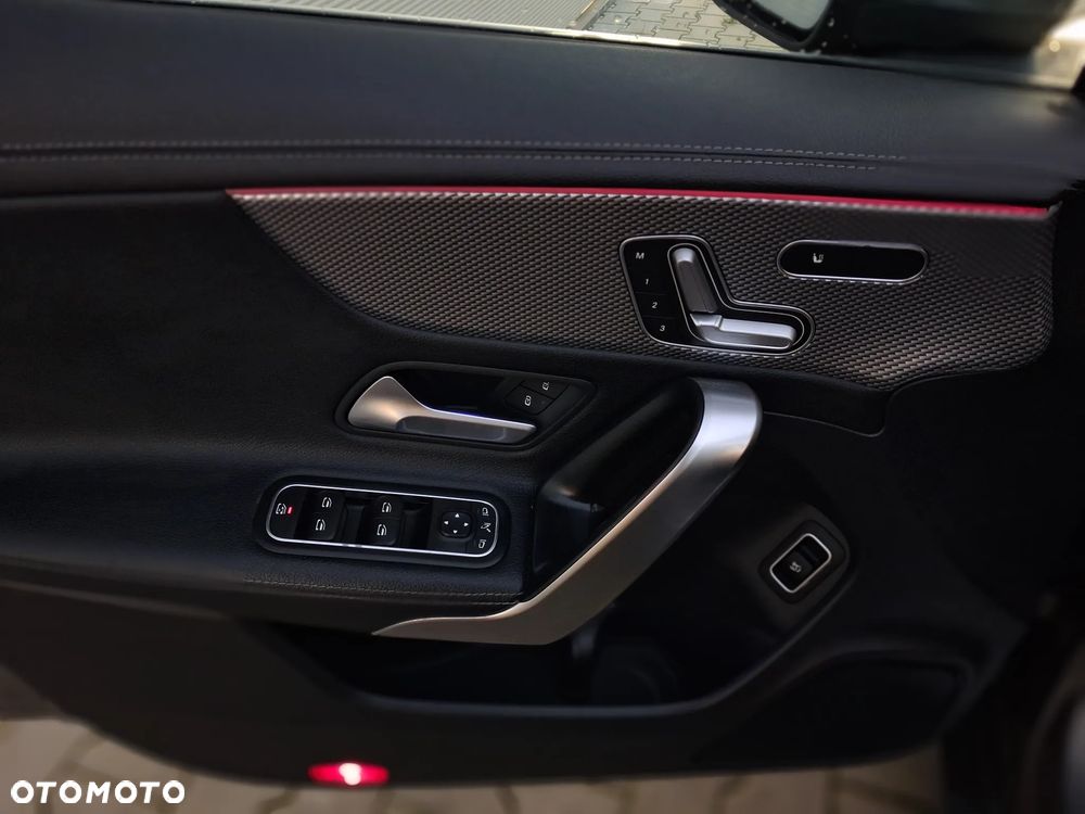 Mercedes-Benz CLA 180 7G-DCT Edition Progressive Line - 20