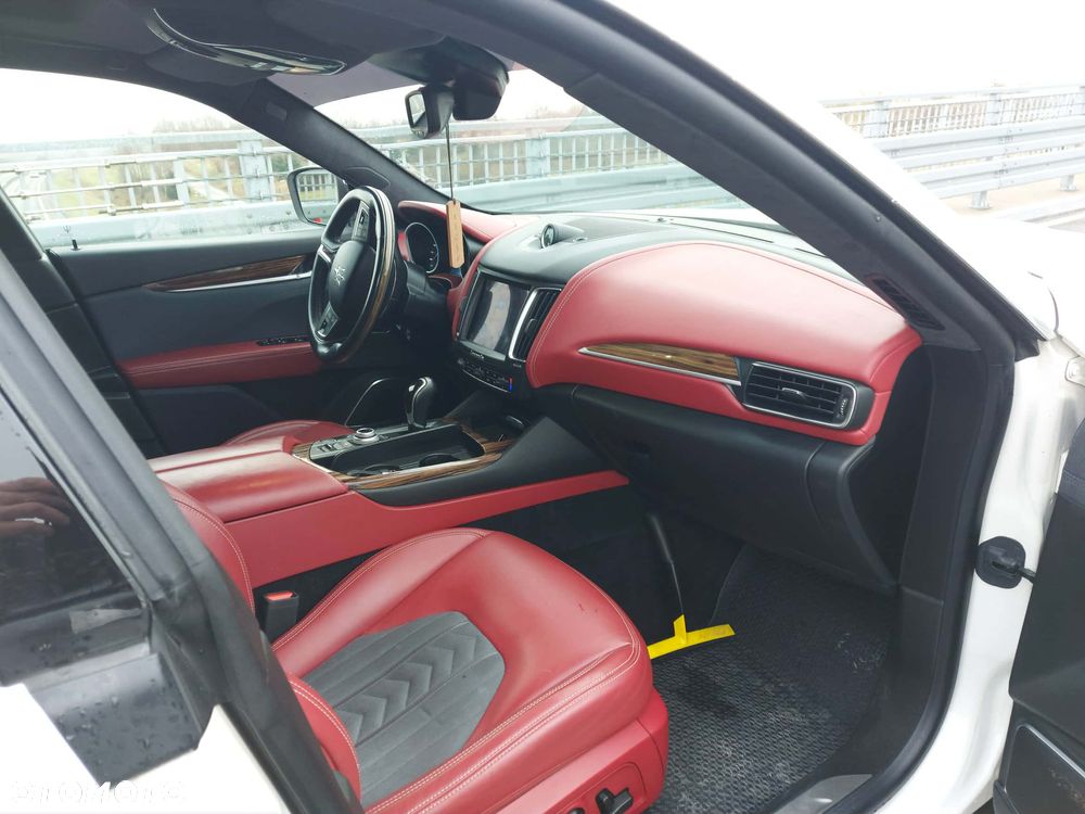 Maserati Levante Q4 GranLusso - 9