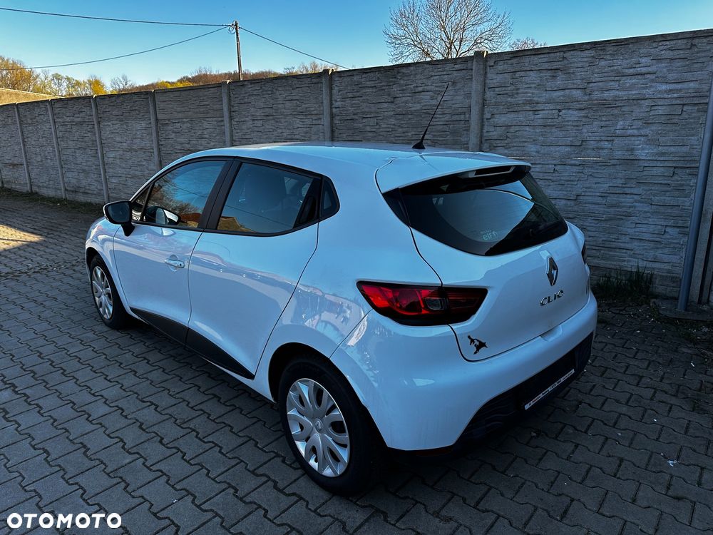 Renault Clio 1.2 16V 75 Luxe - 4