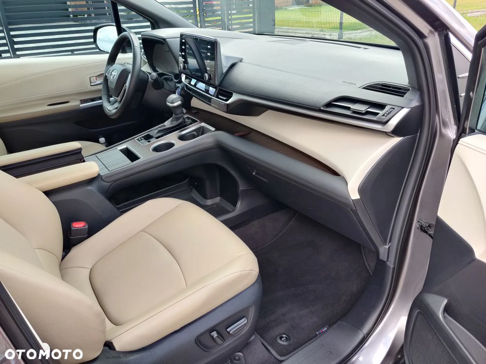 Toyota Sienna - 11