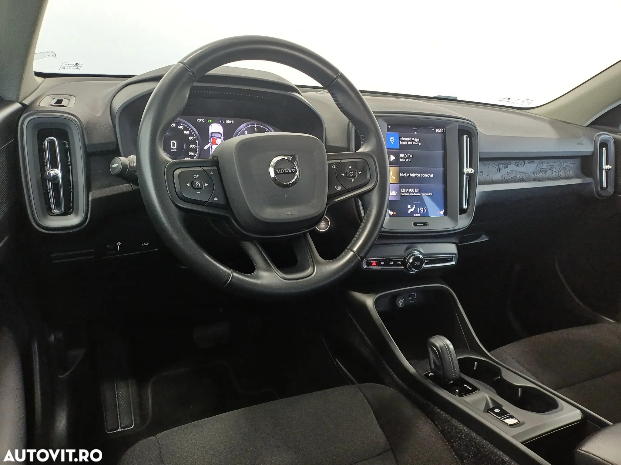Volvo XC 40 T3 AT8 Momentum Pro - 7