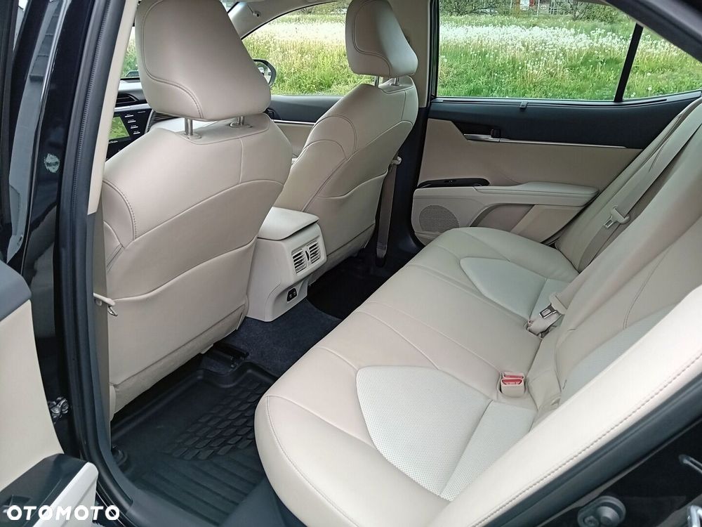 Toyota Camry 2.5 Hybrid Executive CVT - 10