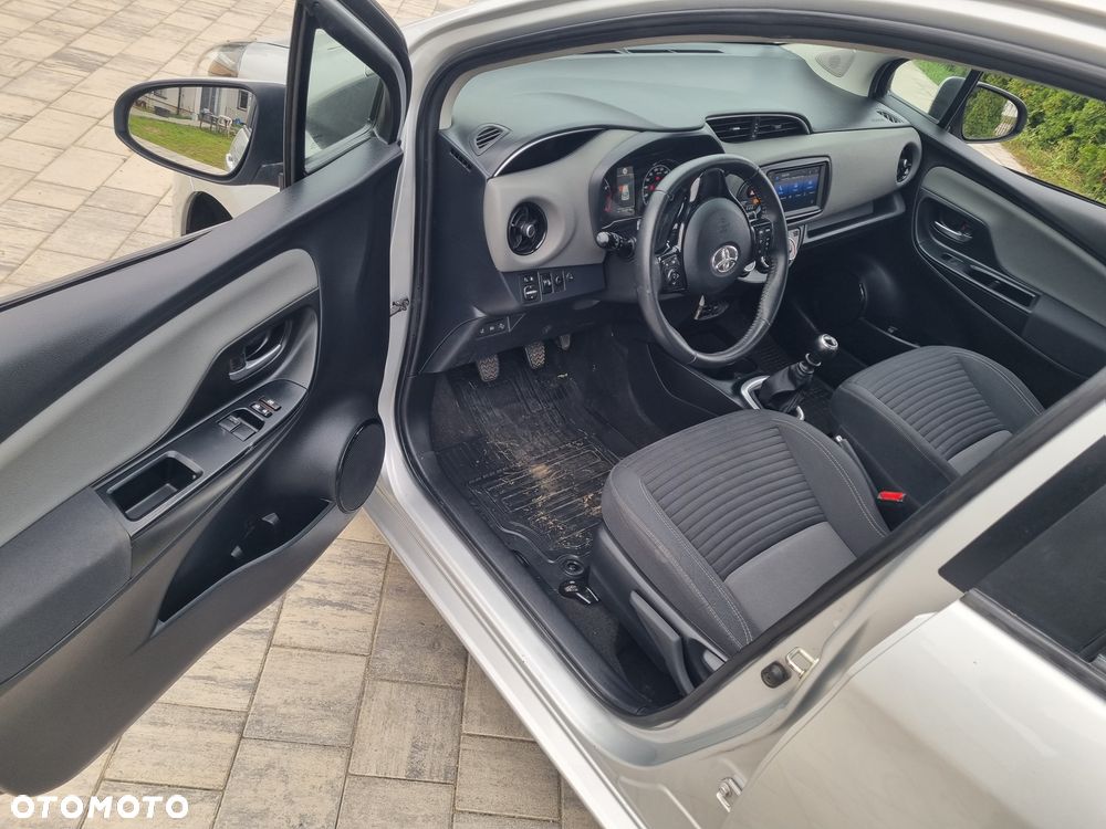 Toyota Yaris 1.5 Premium - 25