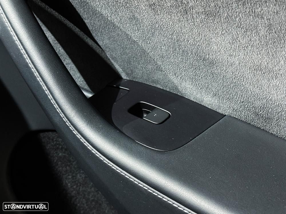 Tesla Model Y Performance Dual Motor AWD — fotografia 34