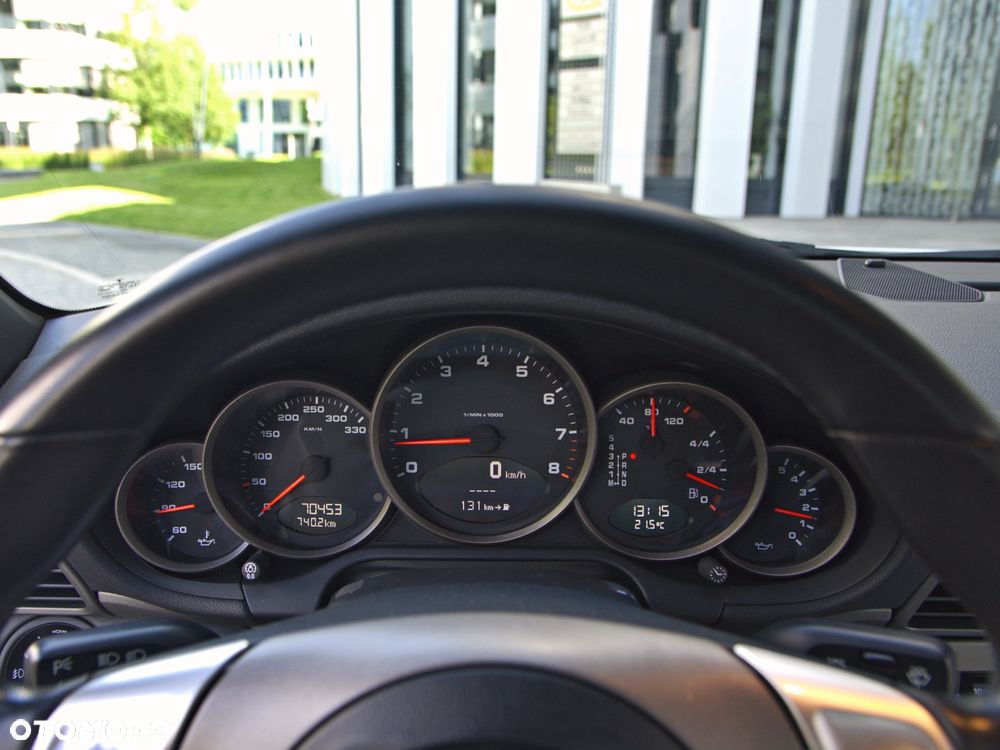 Porsche 911 Carrera 4 Tiptronic S - 16