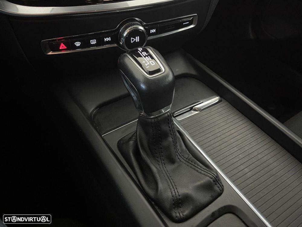 Volvo V60 2.0 D3 Momentum Geartronic - 27