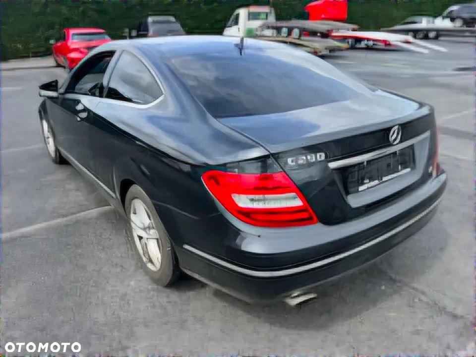 Mercedes-Benz Klasa C 250 CGI BlueEff Sport - 27