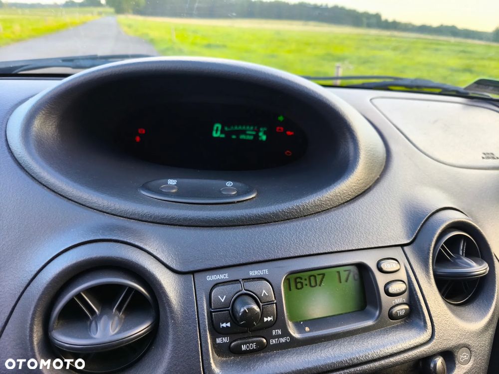 Toyota Yaris - 11