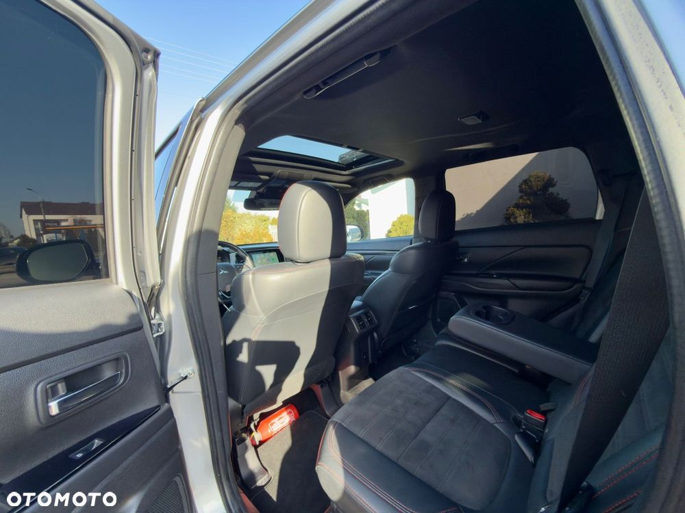 Mitsubishi Outlander - 8