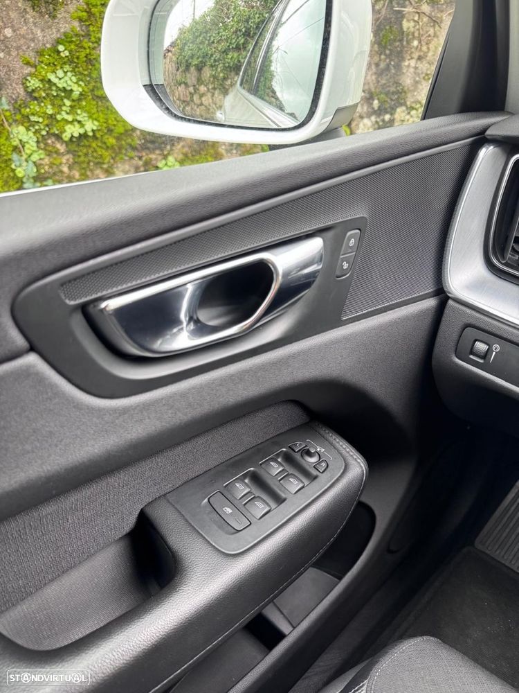 Volvo XC 60 2.0 D4 Momentum Plus Geartronic - 25