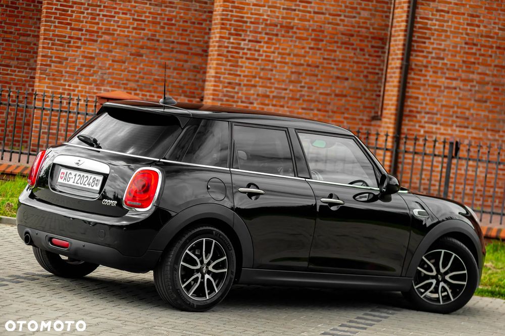 MINI Cooper Essential Trim - 4