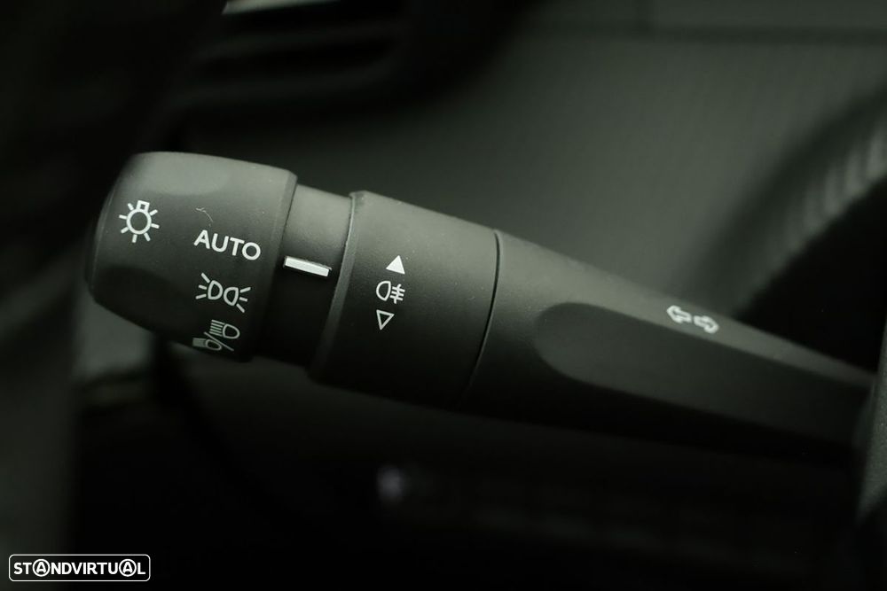 Peugeot 2008 1.2 PureTech Allure - 17