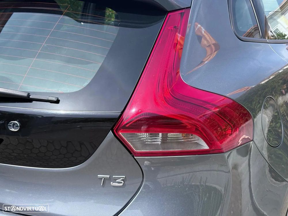 Volvo V40 1.5 T3 Sport Edition Plus Geartronic - 23