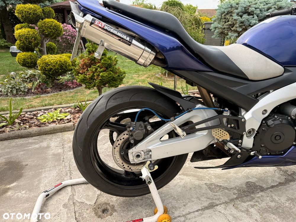 Suzuki GSR - 10