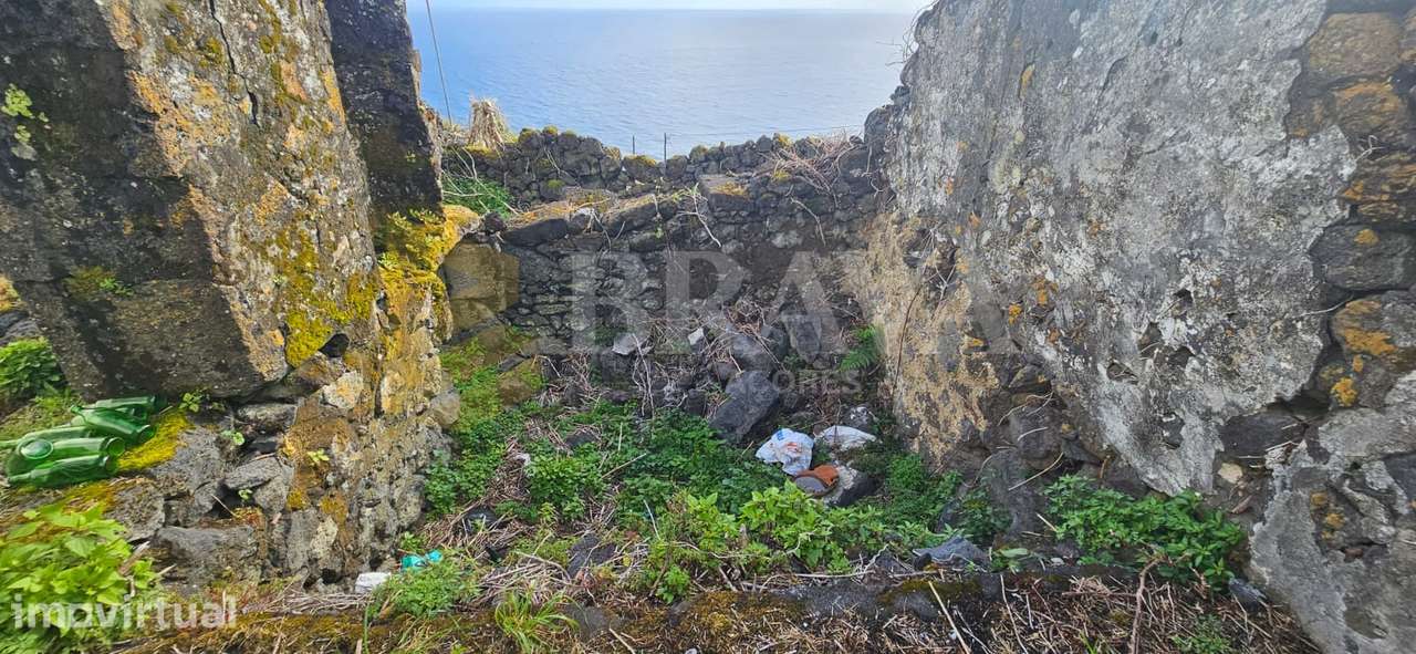 Ruína São Jorge com a vista para o Pico - Grande imagem: 3/14