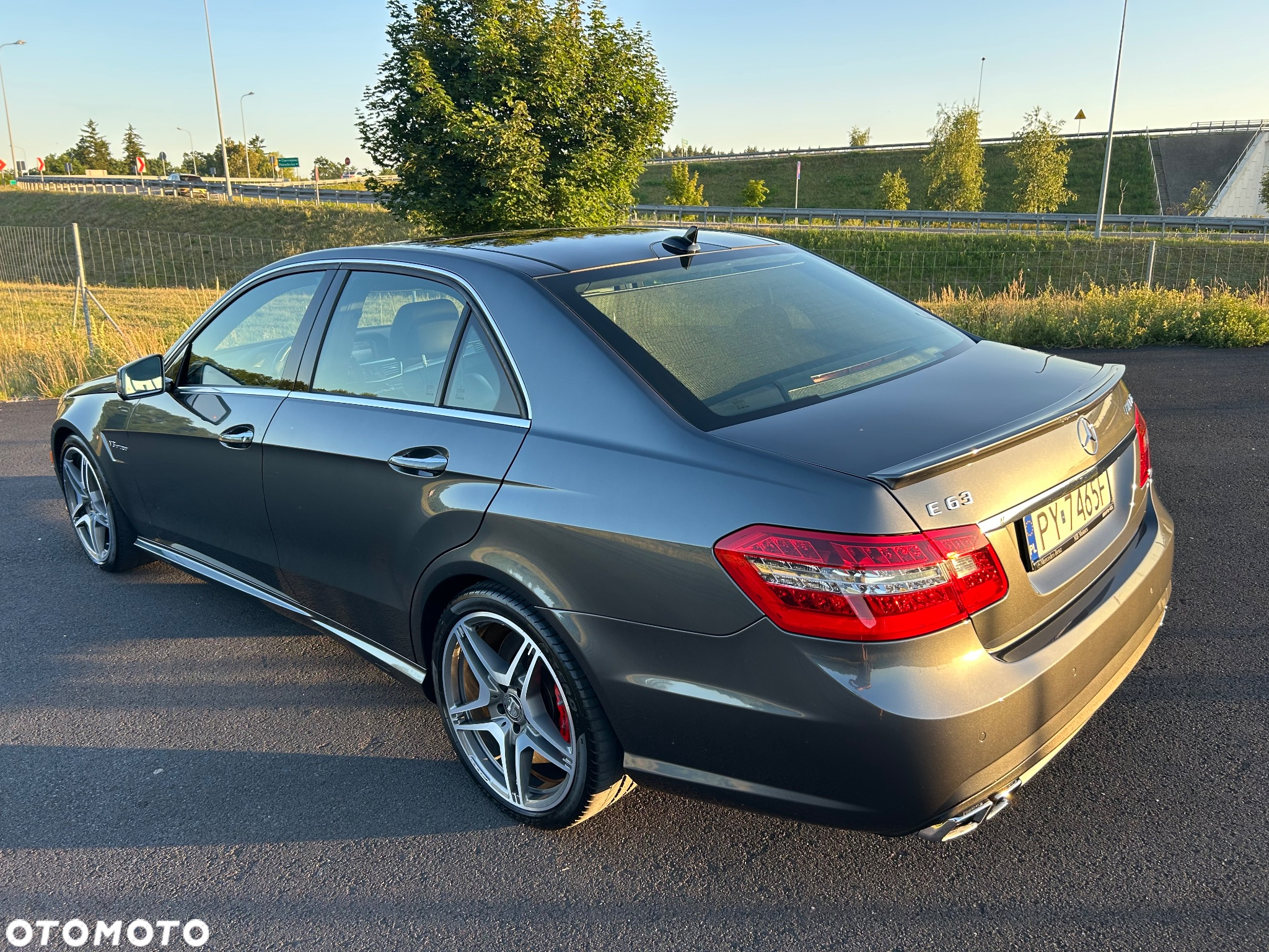 Mercedes-Benz Klasa E 63 AMG - 14