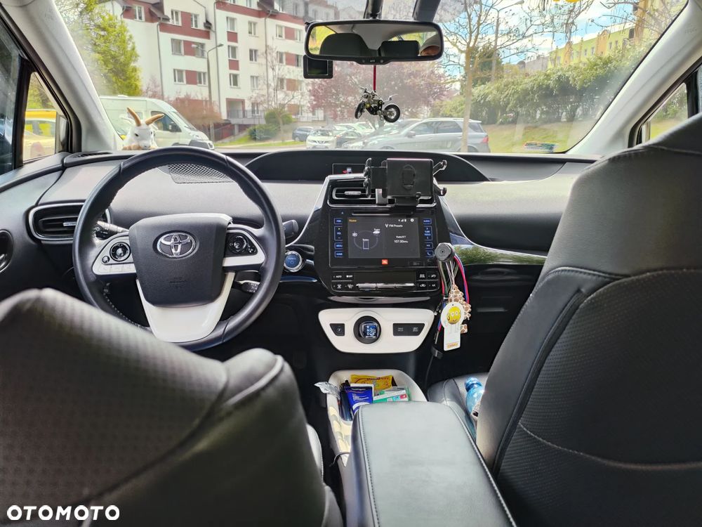 Toyota Prius Hybrid - 25